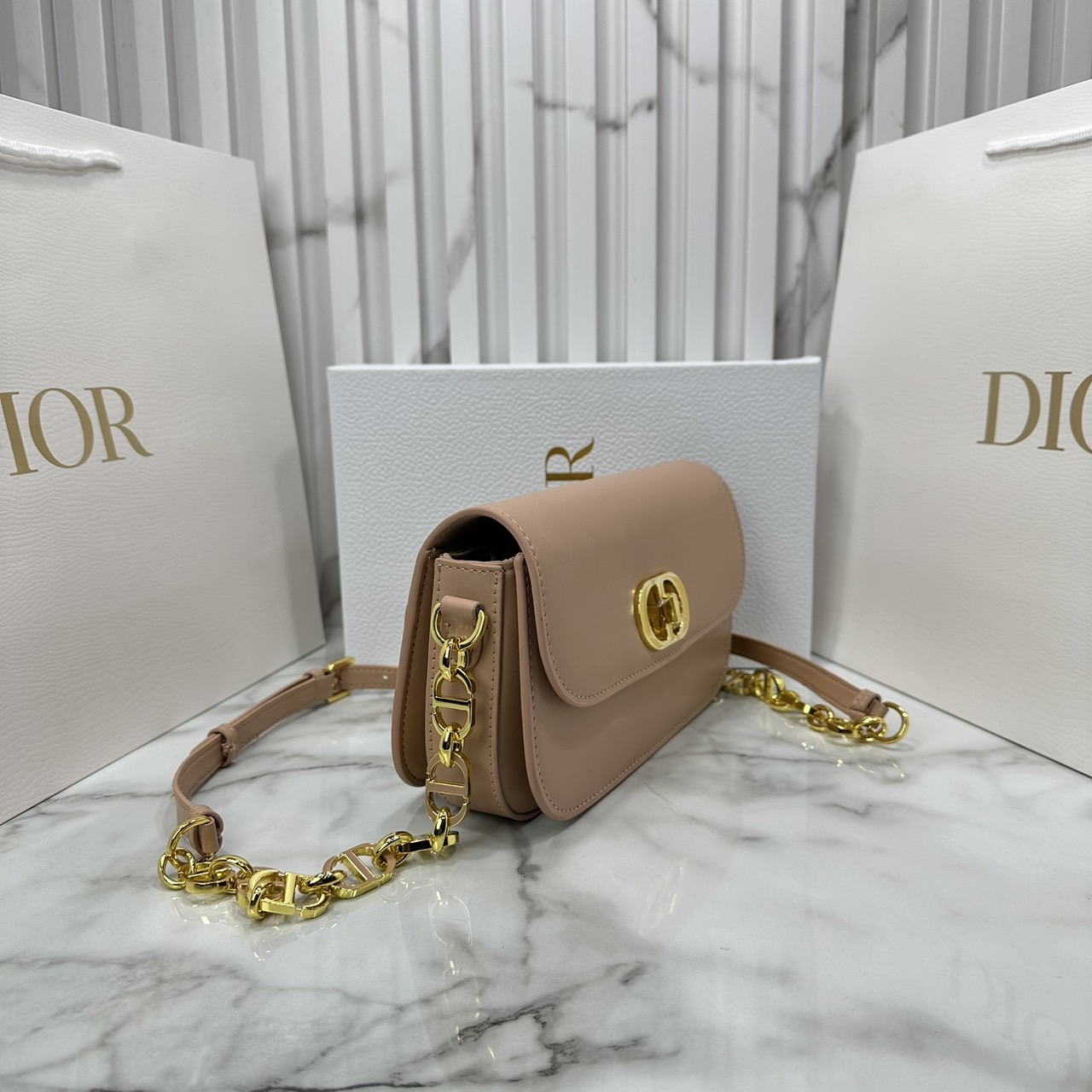 DIOR 30 Montaigne Avenue Bag Box Leather Bag กระเป๋าสะพายรูปดีไซน์สุดคลาสสิกและสง่างาม หรูหราตามเอกลักษณ์แบรนด์ เกรดท็อปไฮเอน 1:1 ใช้งานต่างประเทศได้
