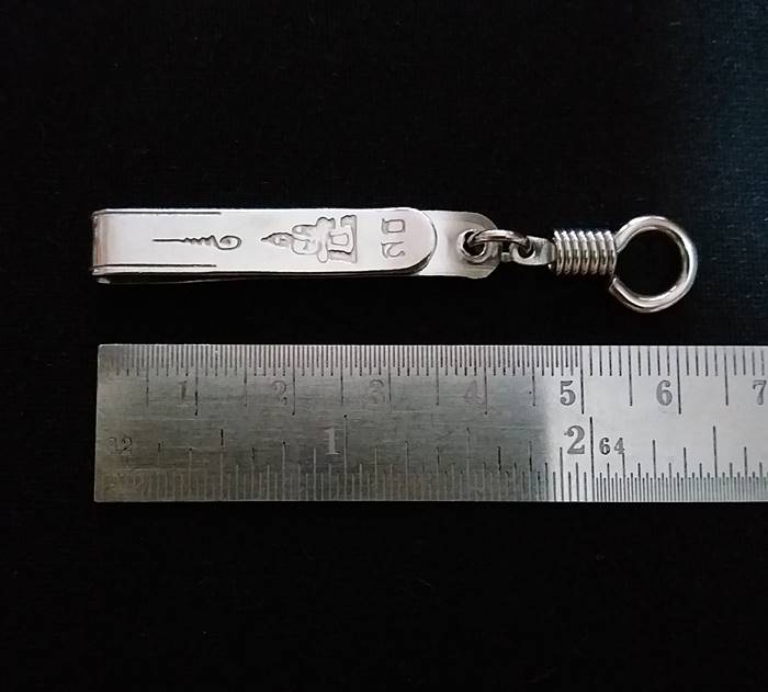 สินค้าหมดค่ะ แหนบห้อยพระสแตนเลส ลายหลวงพ่อโสธรค่ะ