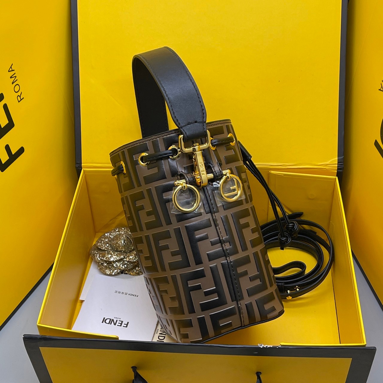 FENDI Mon Tresor Brown leather mini bag / FENDI Bucket Bag กระเป๋าสะพายทรงบัคเก็ต ไซส์มินิ เกรดออริ สลับแท้ 1:1 ใช้ต่างประเทศได้