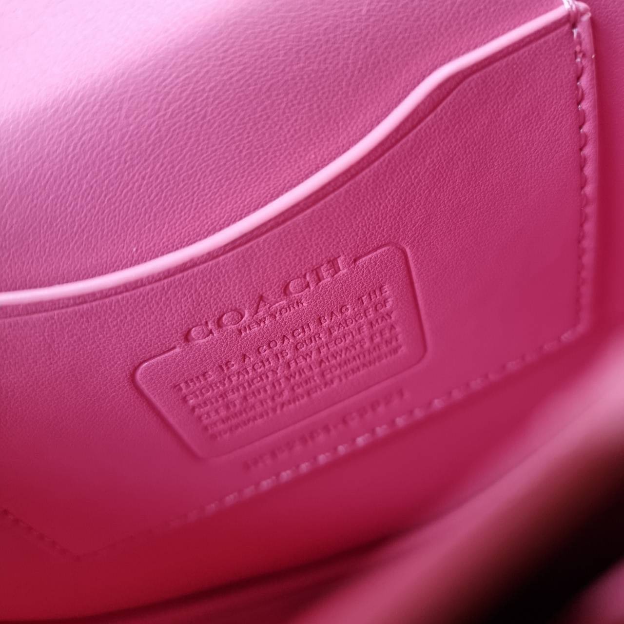 COACH ALIE SADDLE BAG JACQUARD IN SIGNATURE ((C4694//C3464)) พร้อมส่งที่ไทย รุ่นใหม่ล่าสุดค่ะ! กระเป๋าสะพายข้าง//ครอสบอดี้ร์//หรือทบสายคู่สะพายไหล่ได้ค่ะ วัสดุJacquard+หนังแท้ ได้สวยงามลงตัวมากๆ เปิดปิดกระเป๋าแบบกดล็อค มีอะไหล่โลโก้แบรนด์โดดเด่นปนคลาสสิค