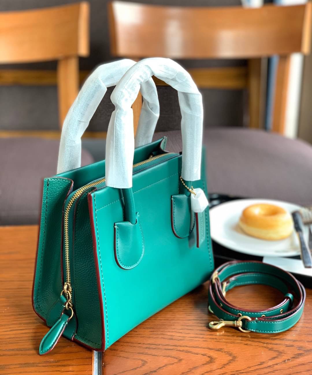 Limited Edition COACH Cashin Carry Tote Pebble Leather ((735//733//737))