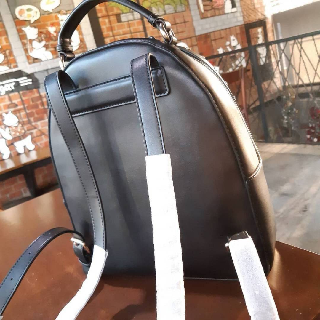 COACH F77688 JORDYN BACKPACK IN SIGNATURE LEATHER WITH RIVETS รุ่นหายาก!! รุ่นที่ตามหา!! กระเป๋าเป้สะพายหลังรุ่นยอดฮิต!! 👍👍👍 มากี่รอบก็ขายดี ขายหมดจ้า ดีไซน์เรียบหรู ลายซีนูนรอบใบคมสวย