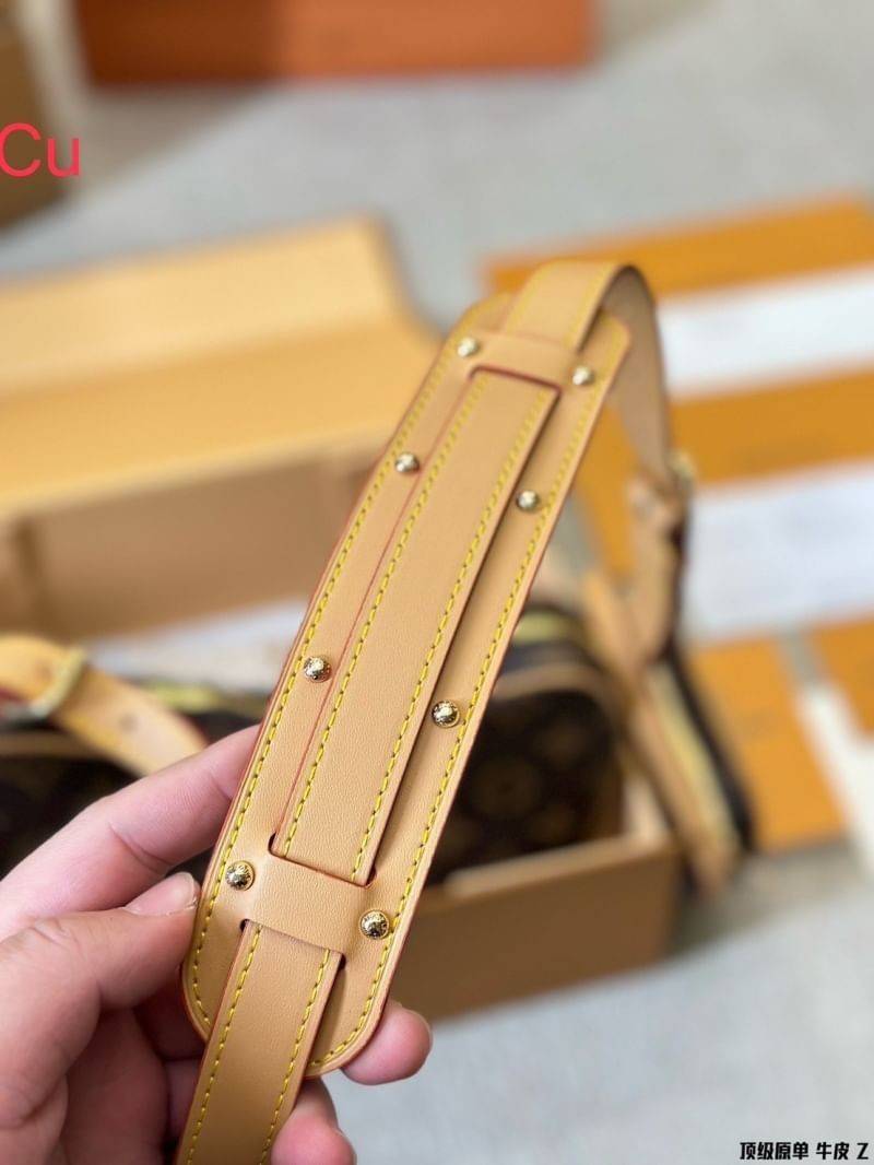 LV Croissant MM bag 25cm กระเป๋าสะพายดีไซส์เก๋เท่ห์มีสไตส์ ลายโมโนแกรม มาพร้อมใบลูกดีไซส์เข้ากัน สวยงาม สวยหรู ขนาดกำลังดี ใบจริงสวยมาก แนะนำเลยค่ะ