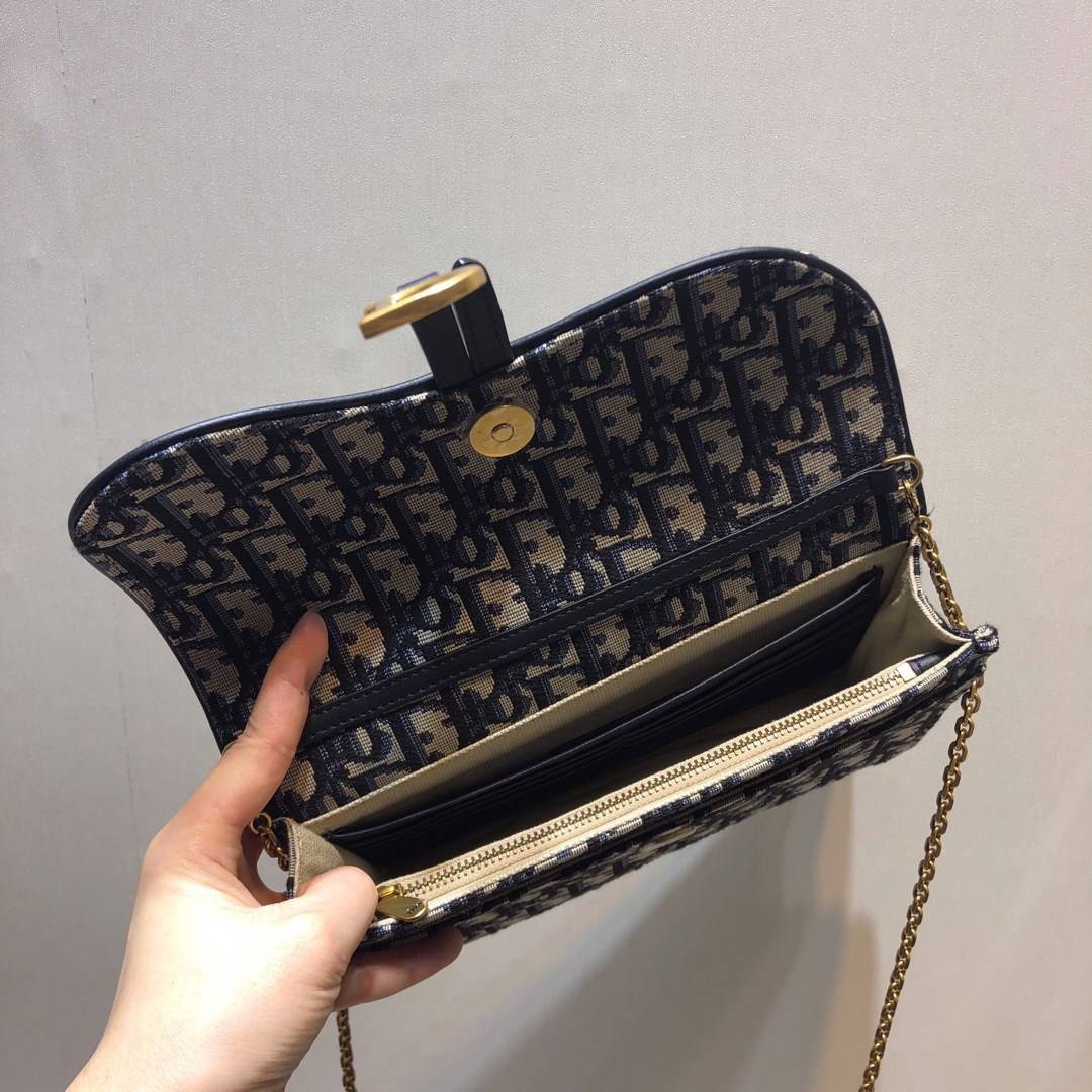 DIOR SADDLE POUCH Blue Dior Oblique Jacquard เกรดออริจินอล ภาพสินค้าถ่ายจากงานขายจริง ใช้งานต่างประเทศได้