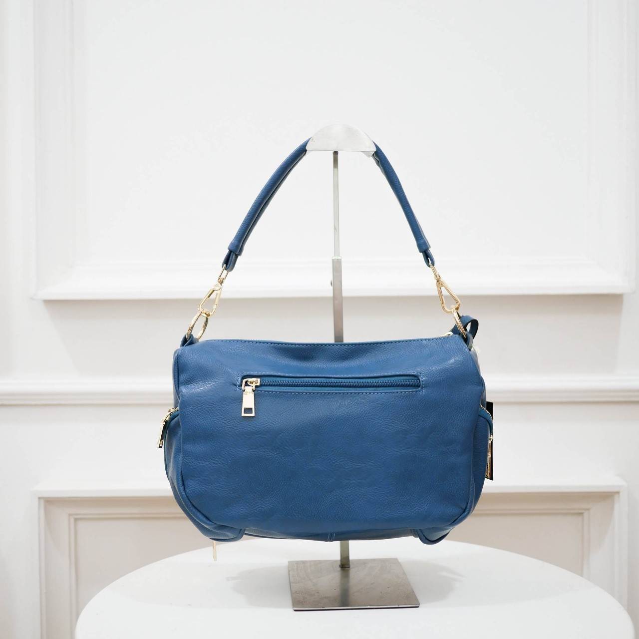 กระเป๋าถนอมสุขภาพไหล่ ใหม่ล่าสุดให้คุณได้ช้อปก่อนใคร Healthy bag จาก Luxe Light shoulder city bag กระเป๋าสะพายที่กล้าพิสูจน์ความเบา ดีต่อใจ สายสะพายไหล่เพิ่มความกว้าง ช่วยในการถ่ายเทน้ำหนัก ภายในบุผ้าเบาบางพิเศษ แต่ยังทนทานและไม่บกพร่องเรื่องฟังค์ชั่นใช้ง