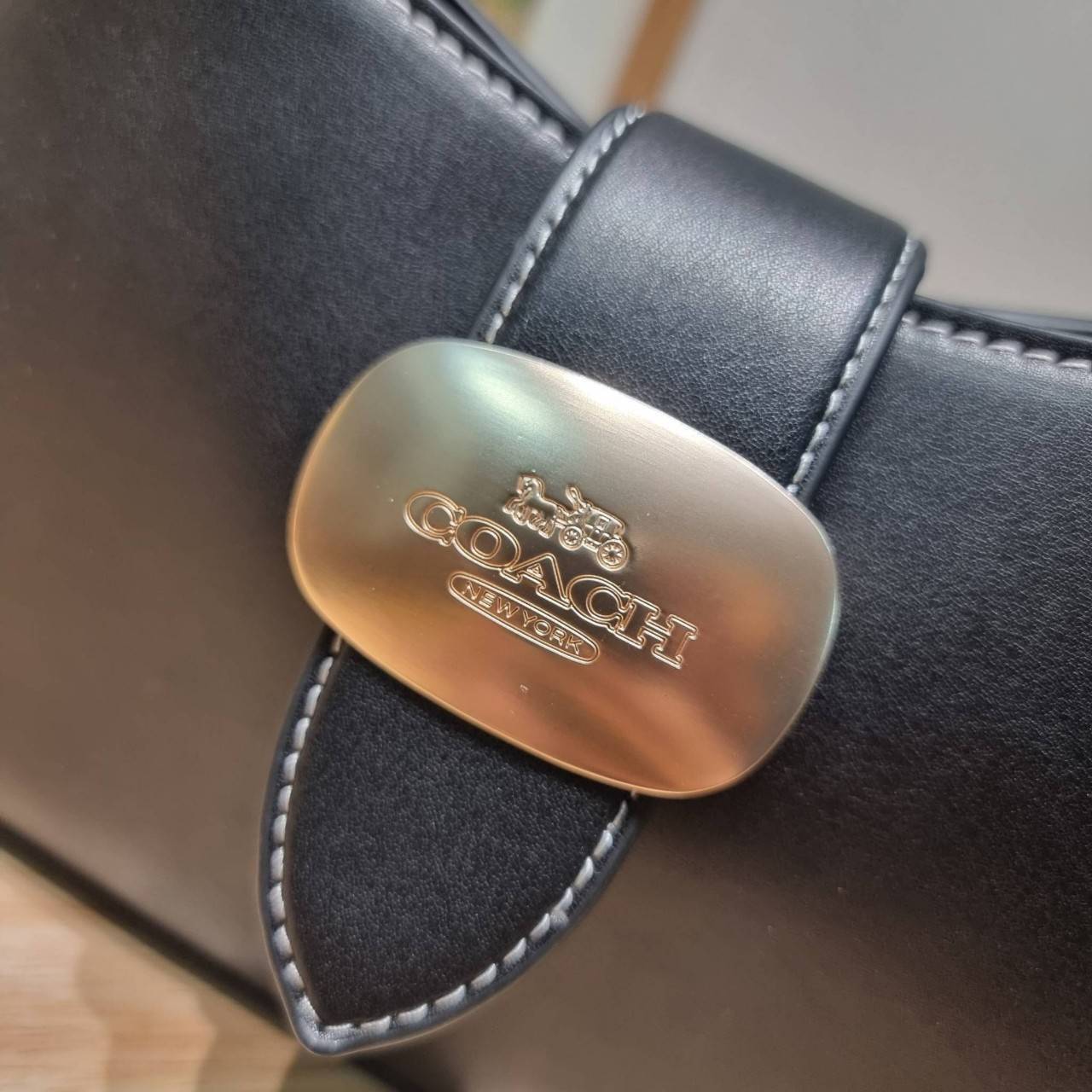 COACH ELIZA SHOULDER BAG IN SIGNATURE CANVAS CR532 / CR533 กระเป๋าสะพายไหล่ทรงโฮโบสุดหรู ดีไซน์โลโก้แบบใหม่สวยเด่น เกรดท็อปออริ เกรดดีสุด สลับแท้ 1:1 ใช้ต่างประเทศได้