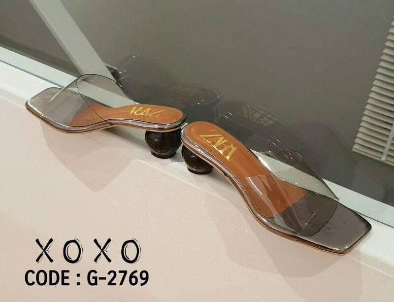 ZARA รองเท้า คัชชูงานสวม คาดพลาสติกใสอย่างดีเนื้อนุ่ม พื้นวัสดุหนัง PU ส้นแก้วสีใส งารจริงสวยมากคะ แมทส์ชุดง่าย น้ำหนักเบา