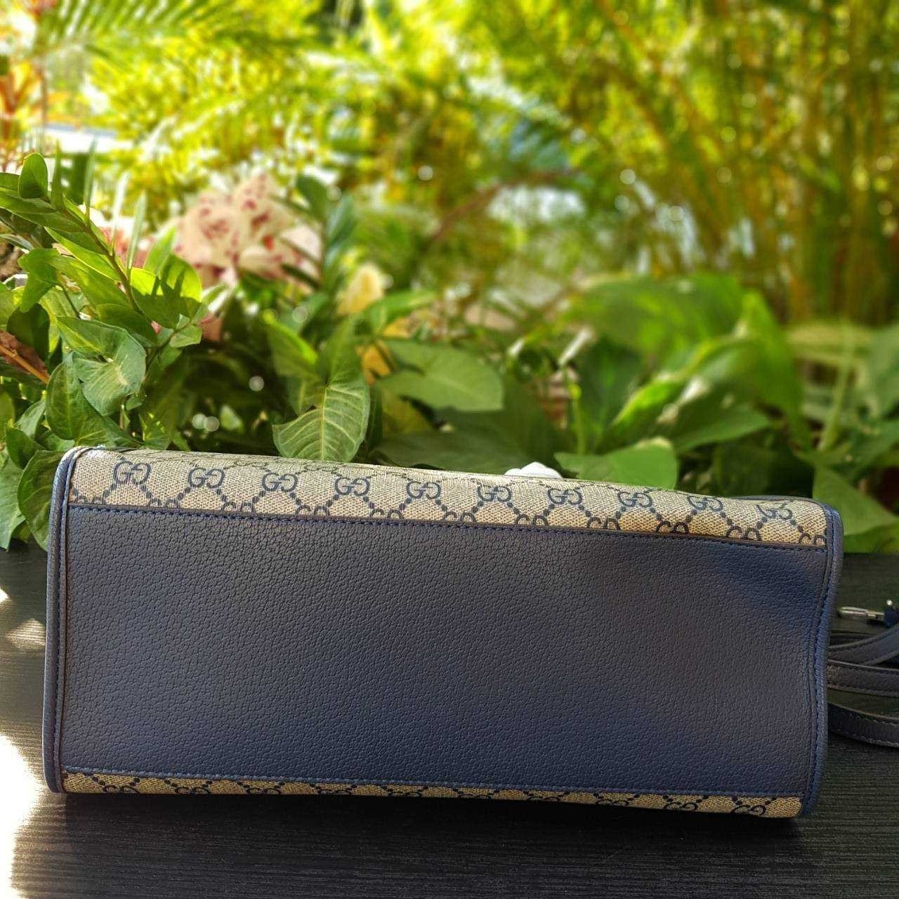 GUCCI Small tote bag with Interlocking G กระเป๋าทรงTOTE ใบใหญ่สุดหรูหรา คลาสสิค จุของได้เยอะ มาพร้อมสายสะพายยาว สามารถถอดเก็บได้ ใช้ได้ทุกโอกาส เป็นอีกรุ่นที่โดดเด่นมากๆ