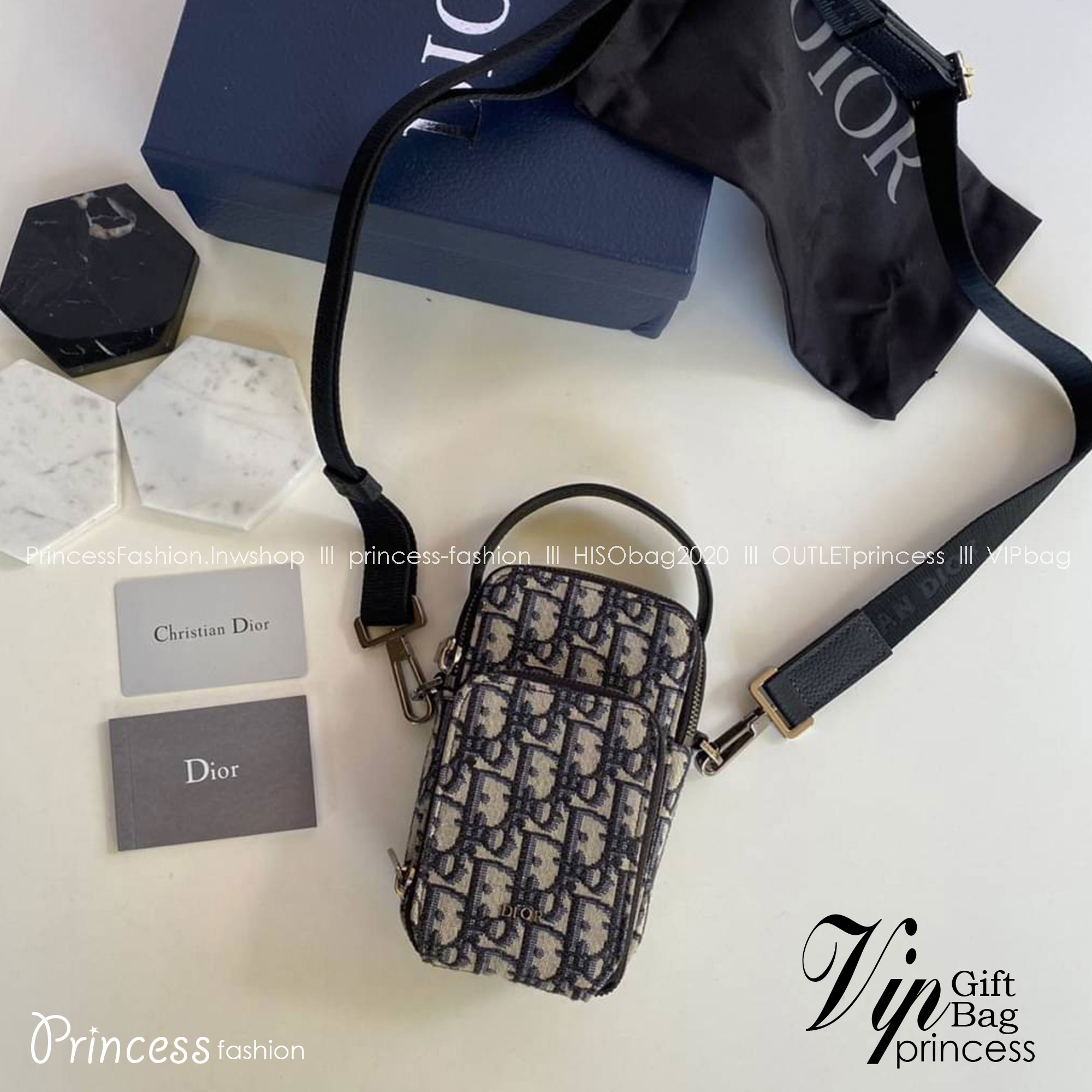 DIOR Micro Rider Pouch Beige and Black / Dior phone bag เกรดออริจินอล กระเป๋าสะพายใส่โทรศัพท์ใส่บัตร สายสะพายข้างถอดได้ ปรับระดับได้ การตัดเย็บละเอียด ตอบโจทย์การใช้งาน ภาพสินค้าถ่ายจากงานขายจริงใช้งานต่างประเทศได้