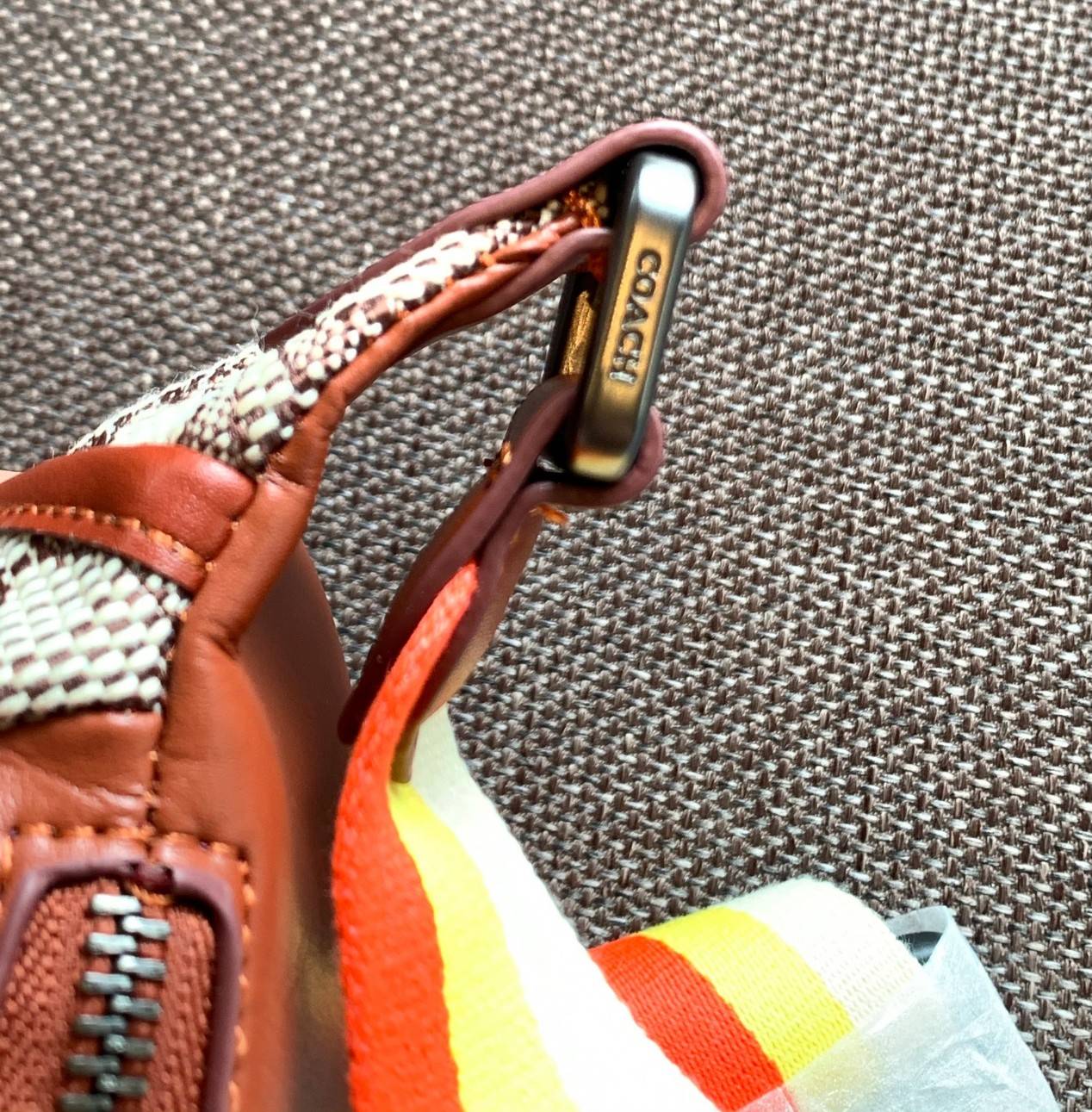 การ์ตูนน่ารักๆ งานปักเน้นๆ สวยงามมากๆค่ะ COACH X DISNEY LEAGUE BELT BAG IN SIGNATURE TEXTILE JACQUARD WITH MICKEY MOUSE AND FRIEND EMBROIDERY ((C8491)) 🌍พร้อมส่งค่ะ! ใช้ได้ทั้งหญิงและชาย