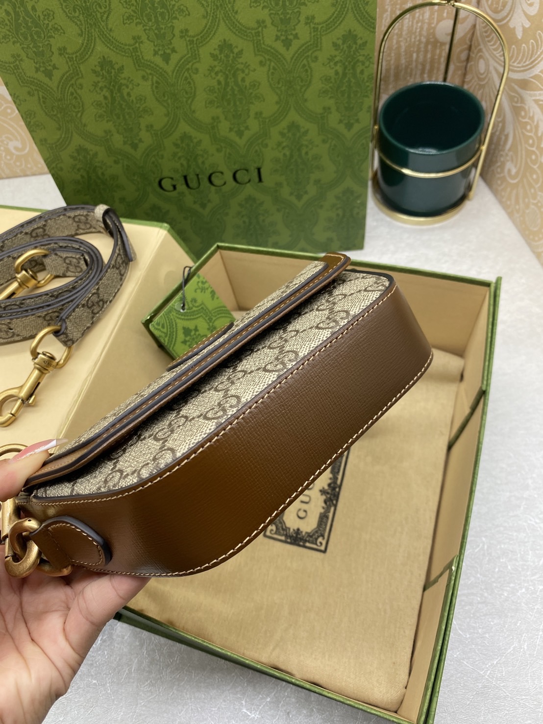 GUCCI GG top handle mini bag with Web in Brown เกรดเทพออริจินอล 1:1 ใช้งานต่างประเทศได้ รุ่นใหม่ล่าสุด ฉลองปีกระต่ายด้วยความสดใส เริ่มต้นปีกระต่ายและฤดูใบไม้ผลิอย่างสดใส GG