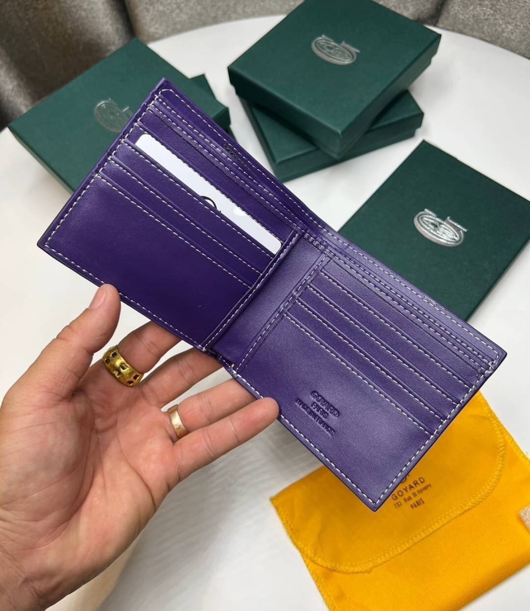 GOYARD WALLET / GOYARD Victoire Bifold Wallet พร้อมส่งที่ไทย เกรดเทพออริจินอล หนังเกรดดีสุด กระเป๋าสตางค์ผู้ชายใบสั้น พร้อมกล่องเขียวแบรนด์สวยหรู อีกรุ่นที่ยอดขายไม่เคยตก ภาพสินค้าถ่ายจากงานขายจริง ใช้งานต่างประเทศได้เลยค่ะ