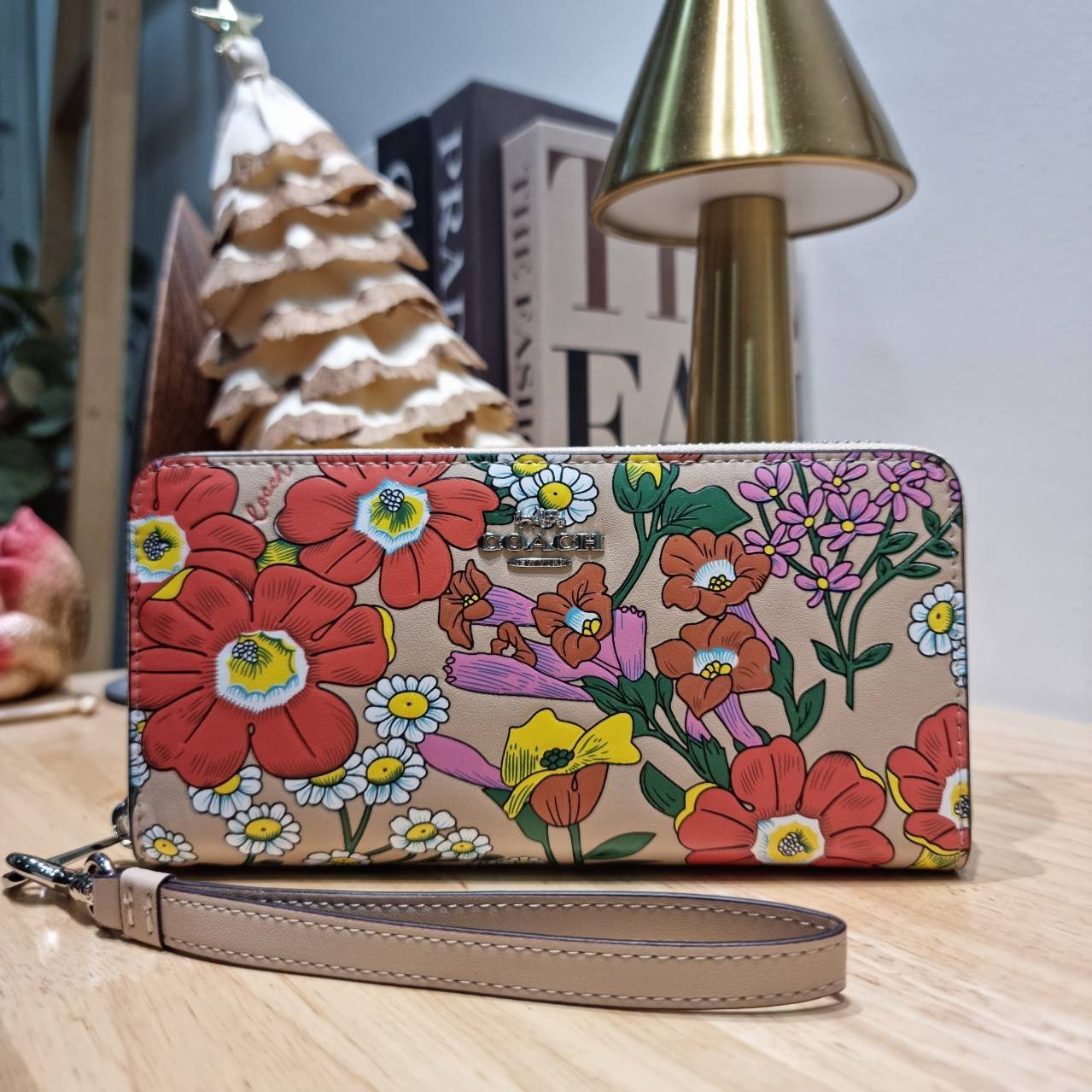 COACH LONG ZIP AROUND WALLET WITH FLORAL PRINT CJ373 / CR930 กระเป๋าสตางค์ใบยาวลายดอกไม้สดใส เกรดท็อปออริ เกรดดีสุด สลับแท้ 1:1 ใช้ต่างประเทศได้