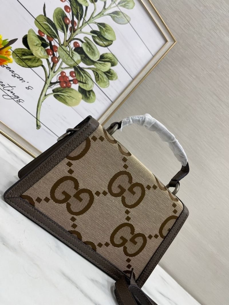 GUCCI Dionysus small top handle bag กระเป๋าสะพายรุ่นสุดคลาสสิค พร้อมหูจับในตัว ให้สาวๆใช้งาน และพกพาได้สะดวกขึ้น ดึงดูดและสะกดสายตาด้วยอะไหล่ดีเทลหรู