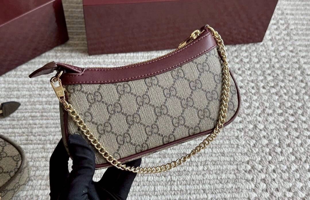 Gucci Ophidia Mini Bag with Panda กระเป๋าถือ/คล้องไหล่ ตกแต่งลายน้องแพนด้าโดดเด่น ไซส์มินิปุ๊กปิ๊กน่ารักสุดคิ้วสะดุดตา สายโซ่สีทองเพิ่มความหรูหรา แฝงความไฮน์ในตัว