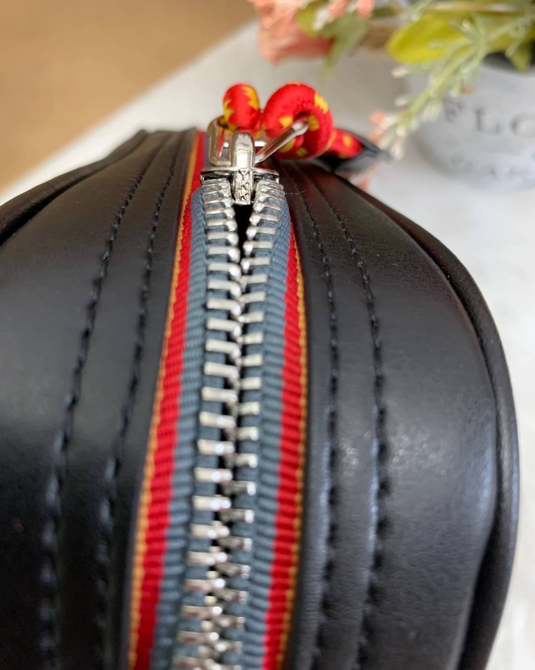 COACH ACADEMY CROSSBODY IN SIGNATURE WITH VARSITY ZIPPER ((768)) พร้อมส่งที่ไทยอีกครั้ง! ได้ไปหลงรักแน่นอนค่ะ