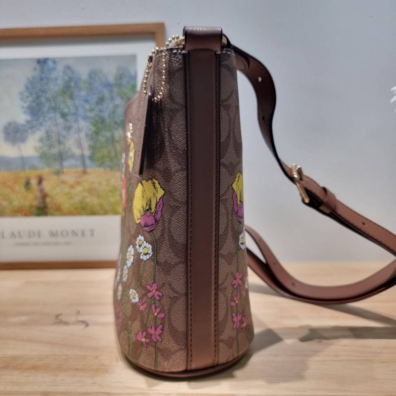 COACH CR155 SOPHIE BUCKET BAG IN SIGNATURE CANVAS WITH FLORAL PRINT กระเป๋าทรงบัคเก็ต ที่มีดีไซน์ลวดลายดอกไม้น่ารักน่าใช้ เกรดท็อปออริ 1:1 สลับแท้