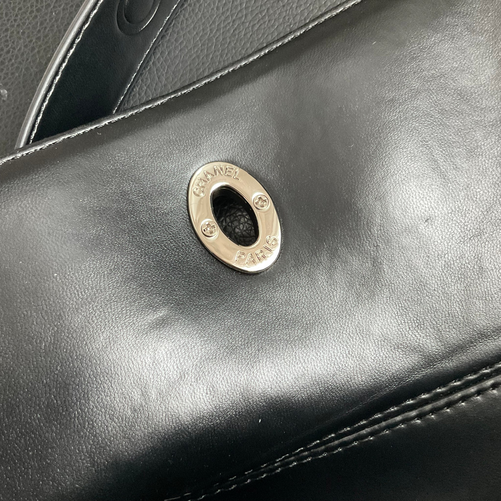 Chanel E/W Quilted Chain Stitch Flap Bag - Black Shoulder Bag / CHANEL VIP CROSSBODY BAG กระเป๋าทรงสะพายข้าง หนังพียู อะไหล่เงิน เย็บกิมมิคตารางสีขาว