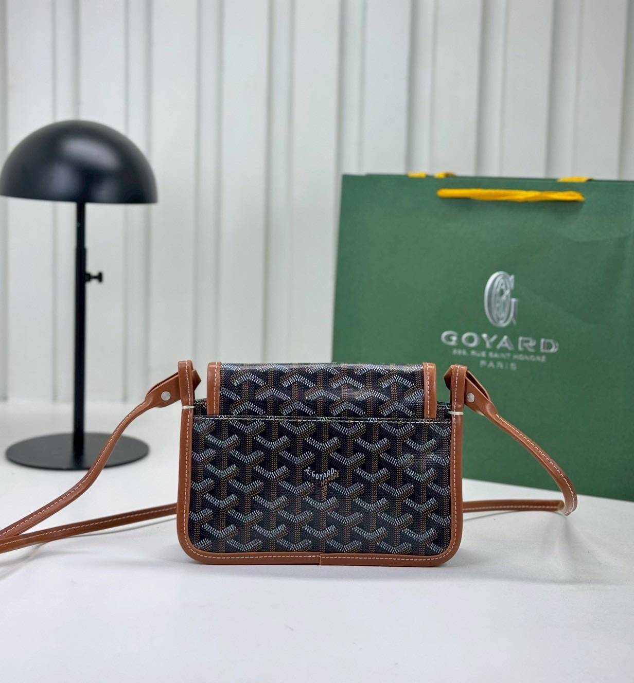 10 สี ORI หนังแท้ | GOYARD Plumet pouch-wallet กระเป๋าสะพายใบเล็กกะทัดรัด ดีไซน์กระเป๋าสตางค์ Plumet ดีไซน์มาพร้อมช่องใส่เหรียญ ธนบัตร และบัตรต่างๆ สามารถสะพายไหล่เป็นกระเป๋าสะพายข้างได้เหมือนกระเป๋าใบเล็ก