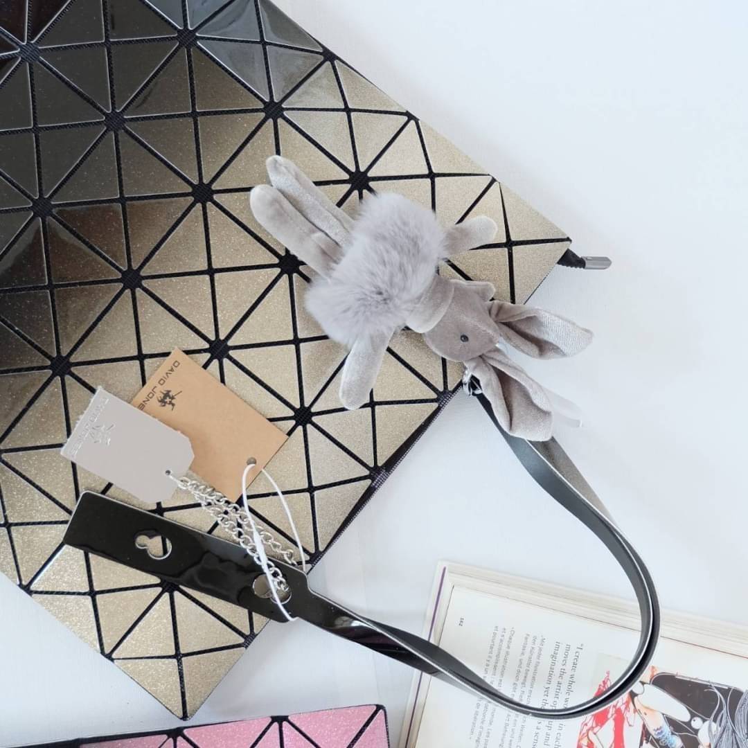 David Jones รุ่น Candy color ใบนี้ มาพร้อมกับน้องกระต่าย สีเข้า set กับกระเป๋าคะ