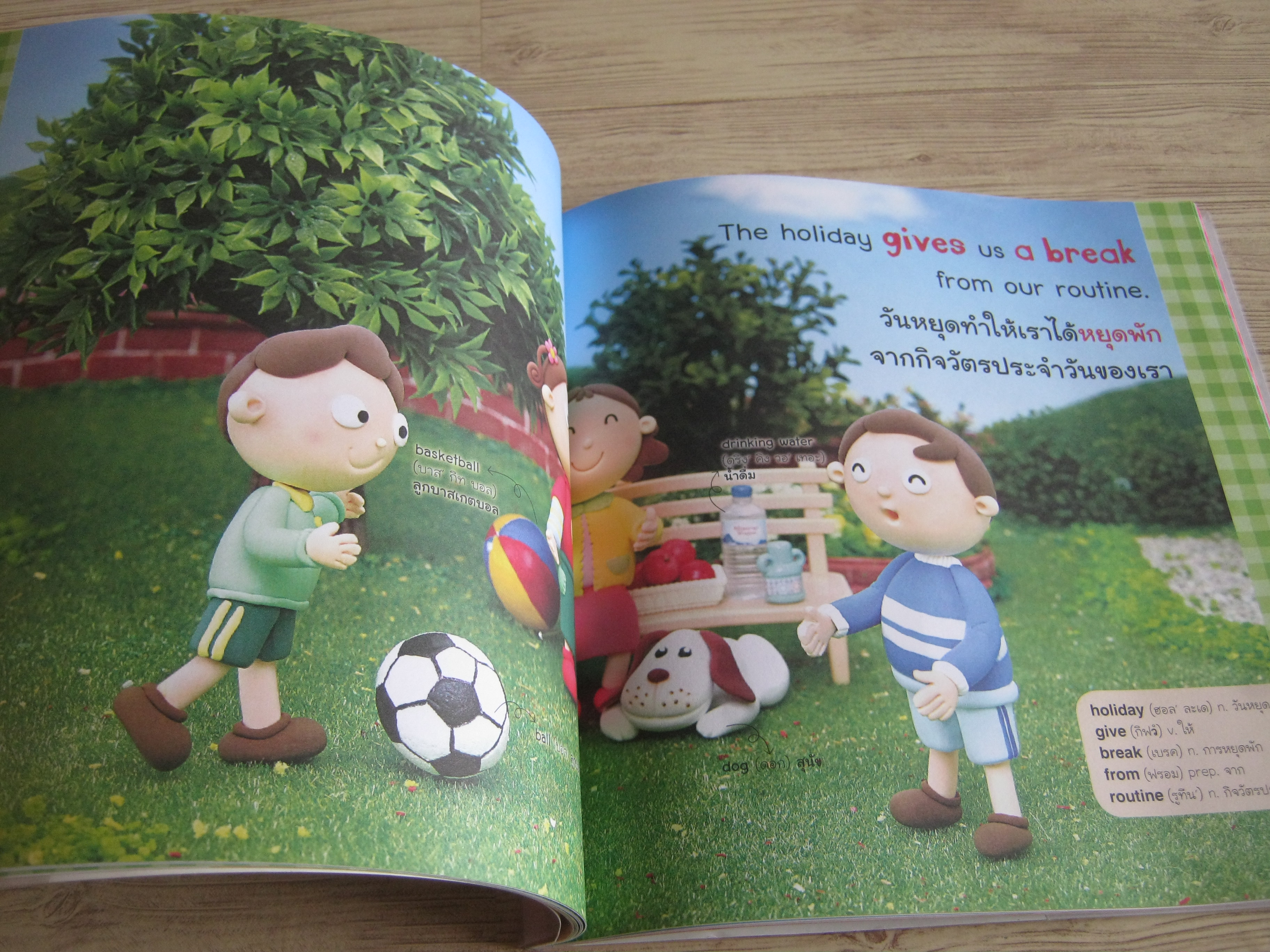 วันหยุดและคริสต์มาสสุดหรรษา (Holiday Time and Christmas) ฝ่ายวิชาการภาษาอังกฤษ ซีเอ็ด เรียบเรียง นฤมล เครือวัลย์ แปล (แถมฟรี MP3)