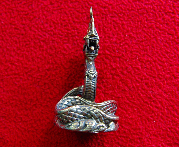 องค์พญานาค สูง4.5ซม. เนื้อทองเหลือง(ตั้งบูชาหน้ารถ)พร้อมใบคาถาค่ะ