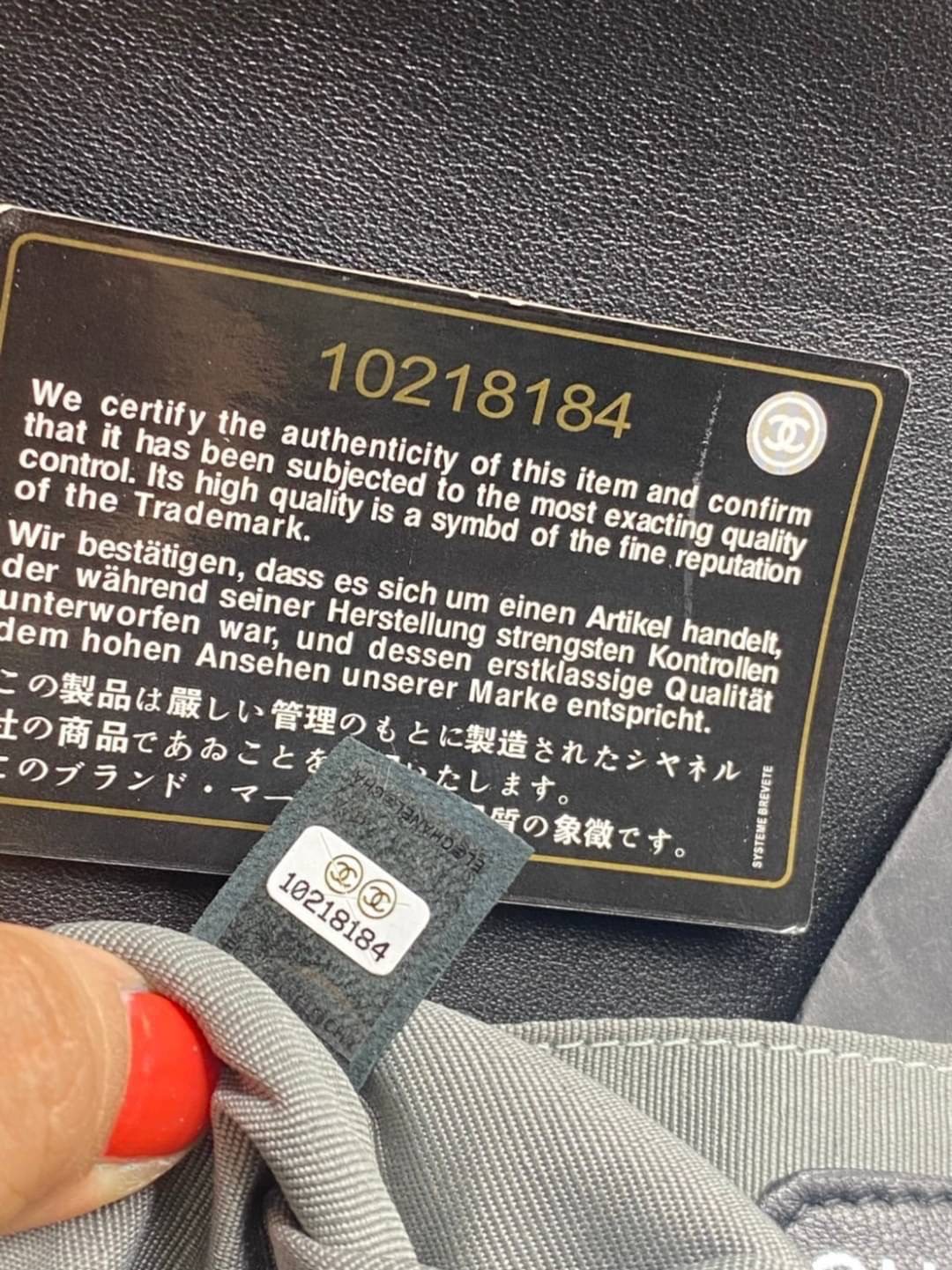 หนังแท้ CHANEL BOY 10" หนังเรียบ อะไหล่เงิน/ทอง พร้อมส่งที่ไทย หนังลูกวัวแท้ อะไหล่โลหะสีรูทีเนียม สวยคลาสสิกทุกยุคสมัย เกรดออริจินอล 1:1 ภาพสินค้าถ่ายจากงานขายจริง ใช้งานต่างประเทศได้