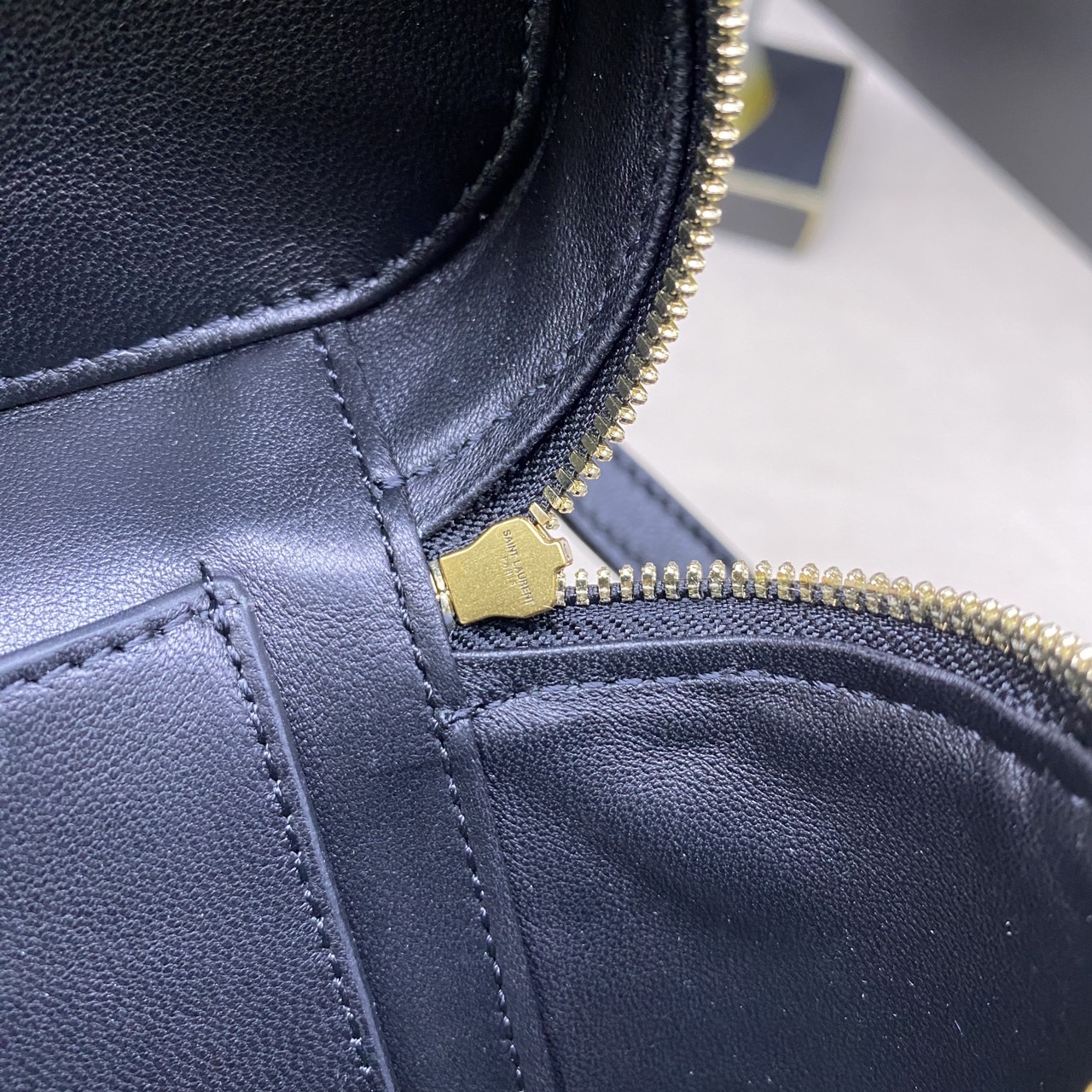 YSL GABY VANITY BAG กระเป๋าใส่เครื่องสำอางซิปรอบ งานหนังสวยเต็มใบ เกรดออริ สลับแท้ 1:1 ใช้ต่างประเทศได้