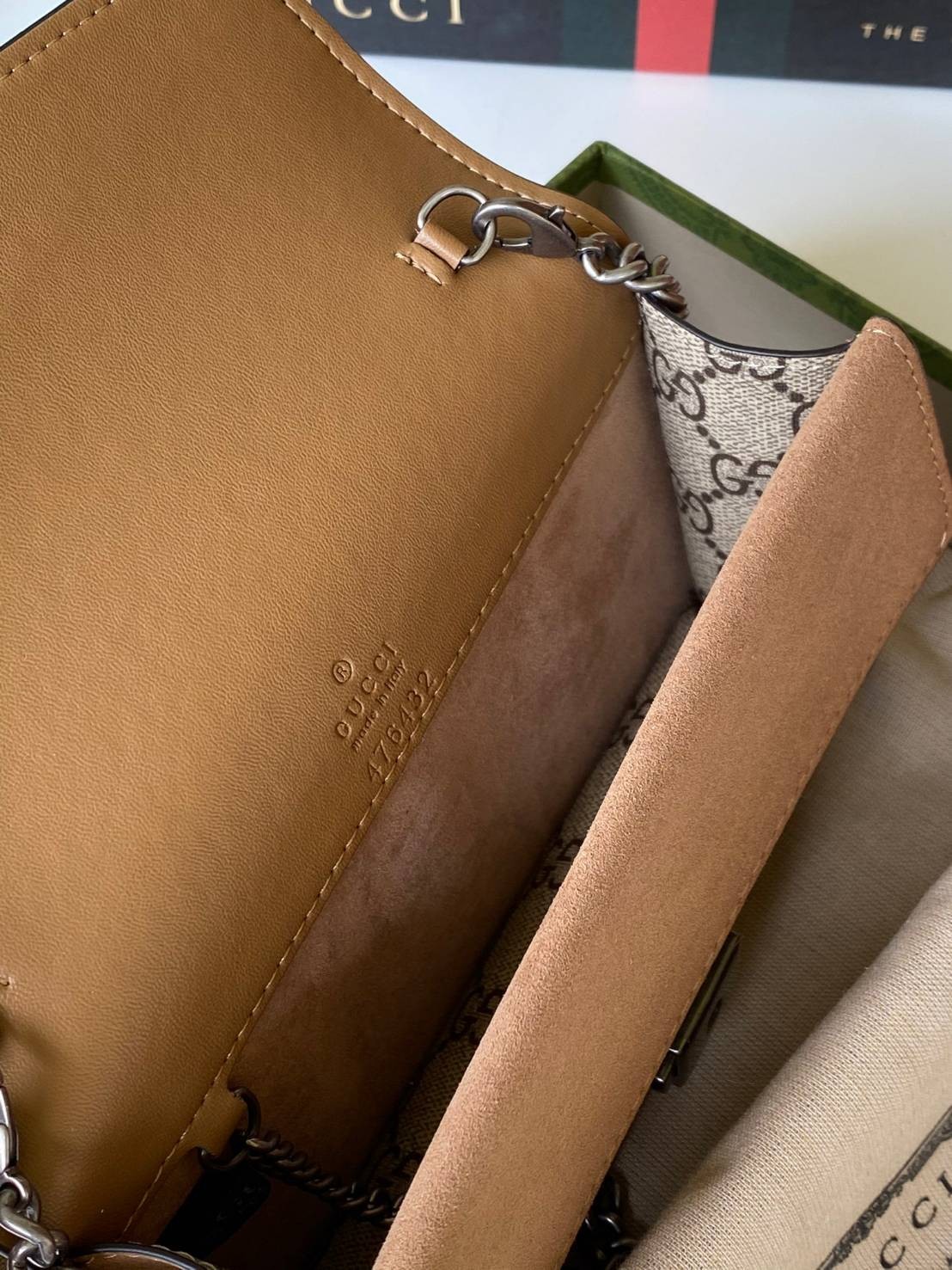หนังแท้ GUCCI Dionysus mini bag / GG Shoulder bag / GG Denim Dionysus พร้อมส่งที่ไทย กระเป๋าสะพายข้างหนังแท้ เกรดหนังคุณภาพดียิ่งใช้หนังยิ่งสวย โทนสีน่าใช้มากก มาในดีไซน์คลาสสิคเรียบหรูเข้ากับทุกลุ๊คแบบไม่มีเอ้าท์ พร้อมส่งที่ไทย ภาพสินค้าถ่ายจากงานขายจริง