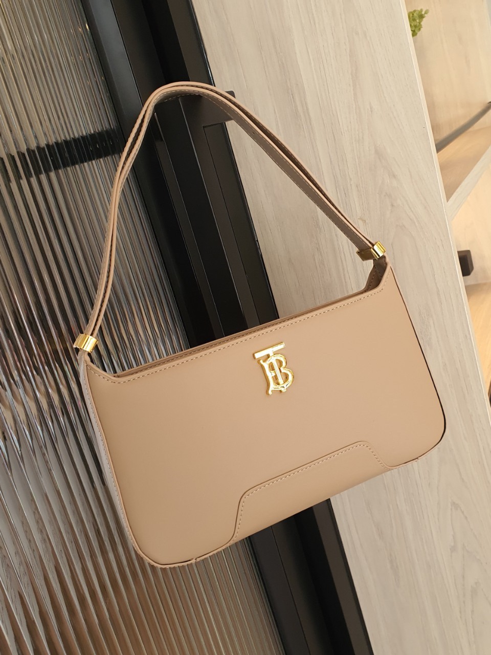 Burberry Leather TB Shoulder Bag / BURBERRY LEATHER SHOULDER BAG ทรงยอดฮิตแห่งปี วัสดุหนังแท้ สวยหรูอยู่ทรง