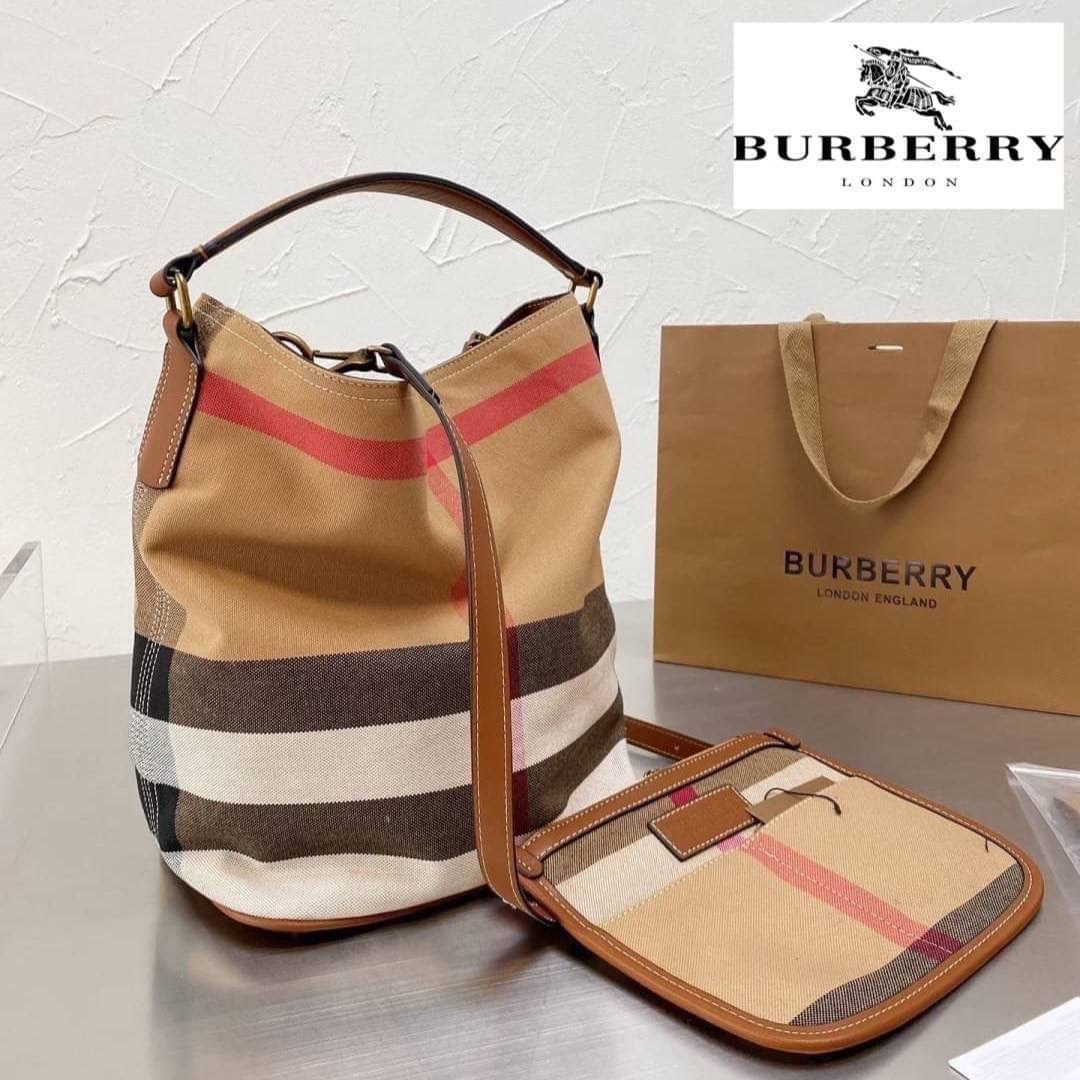 Burberry Ashby In Canvas Check And Leather / BURBERRY VINTAGE CANVAS BUCKET BAG 10" กระเป๋าถือทรงโท้ทผ้าแคนวาสพิมพ์ลายแบรนด์มาพร้อมสายยาวสายหนังแบบถอดใช้งานได้ วัสดุผ้าCanvas เนื้อหนาซับในอย่างดี ลายแบรนด์สวยมากคะ