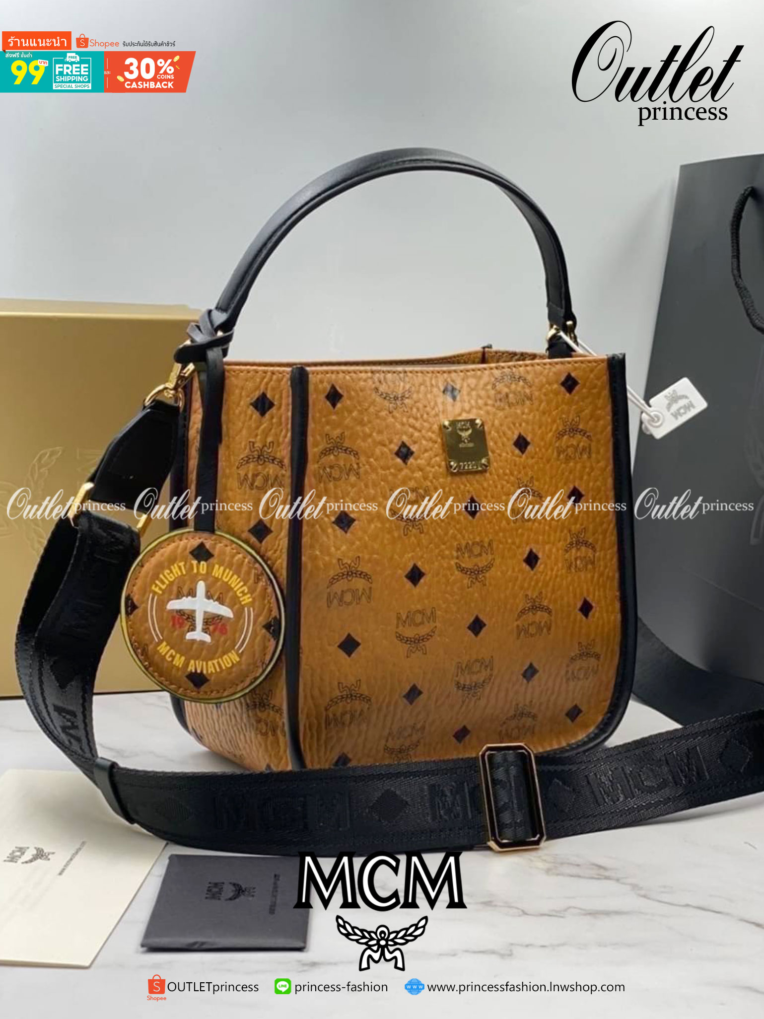 M.C.M KLASSIK LIMITED TOTE IN LEATHER BLOCK กระเป๋าโท้ท รุ่นลิมิเต็ดที่ทำเฉลิมฉลองวันครบรอบแบรนด์ ถือเป็นรุ่นที่หายากมาก ได้มารอบนี้รอบเดียวจ้า โท้ทสวยอยู่ทรง ขนาดกำลังดี พิเศษมากมาพร้อมสายหนังห้อย เข้าเซ็ท และสายสะพายสปอร์ต ถอดได้ ปรับได้ตามตัว รุ่นนี้หน