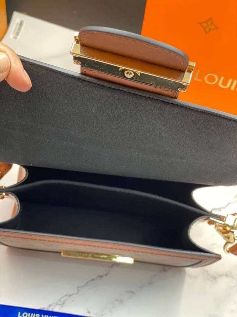 VIP GIFT 】หนังแท้ LOUIS VUITTON DAUPHINE MINI LEATHER HANDBAG - BROWN 20cm