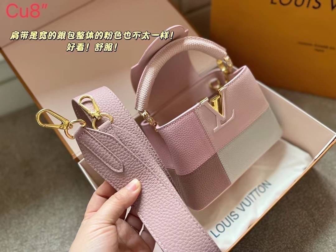 LV CAPUCINES top handle 8" ที่สุดของความสวยในราคาเบาๆ กระเป๋าถือสุดหรู สีสวยขับผิว ทำให้ไอเท็มนี้สะกดทุกสายตาจริงๆ มาพร้อมหูจับดีไซน์ทรงคลาสสิค ดีงามม้ากกกก!! ด้วยรูปทรงวินเทจ พร้อมส่งครบ box set ในราคาที่คุ้มที่สุด จัดเถอะค่า ยืนยันว่าสวยคุ้ม!!