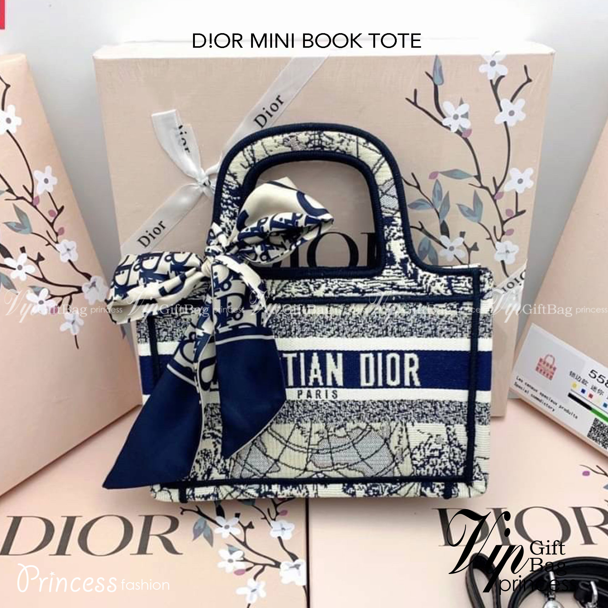 DIOR MINI BOOK TOTE กระเป๋าถือทรงมินิโท้ท Shopping สวยคลาสสิค พกพาสะดวก ใช้งานง่ายสุดๆ วัสดุงานทอละเอียดคุณภาพดี ภายในเป็นช่องโล่ง ใบจริงงานสวยเกินเบอร์!! ไม่ผิดหวังจ้า