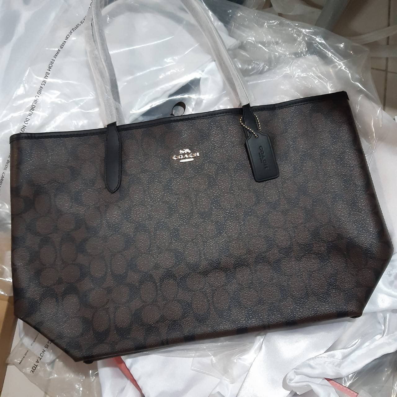 ของแท้ 💯% COACH C5696 CITY TOTE IN SIGNATURE CANVAS กระเป๋าถือทรงโท้ทใบใหญ่ ใส่ของได้ของครบครัน รุ่นใหม่ล่าสุด!! ⭐️⭐️ ขายดีทุกไซส์ ทุกสีจริงๆรุ่นนี้