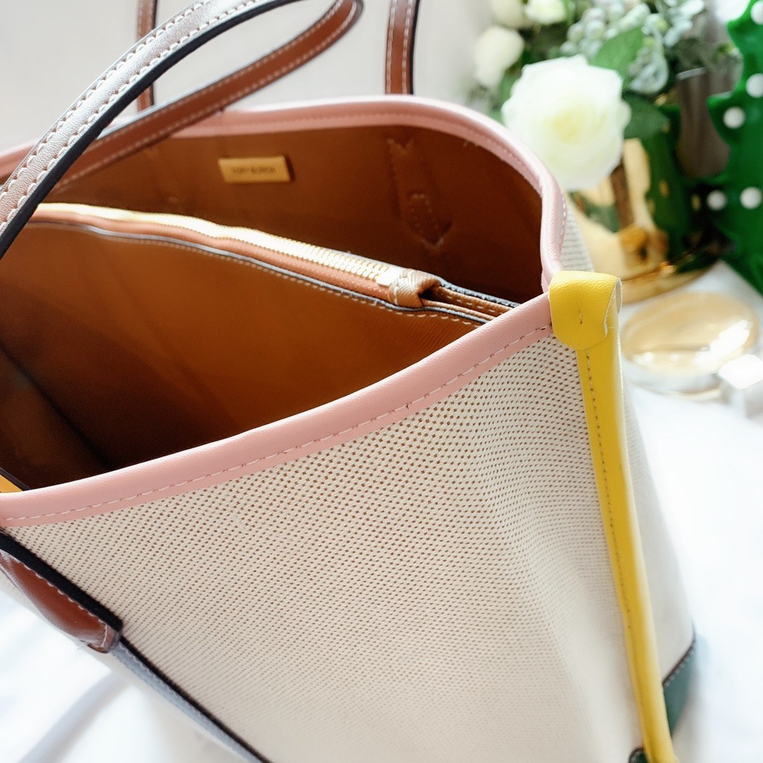 ของแท้ 💯% TORY BURCH CANVAS TOTE BAG กระเป๋าทรง SHOPPING ใบขนาดใหญ่ ผ้าแคนวาสคาดหนังแท้ อะไหล่ทอง สกรีนโลโก้แบรนด์ด้านหน้า