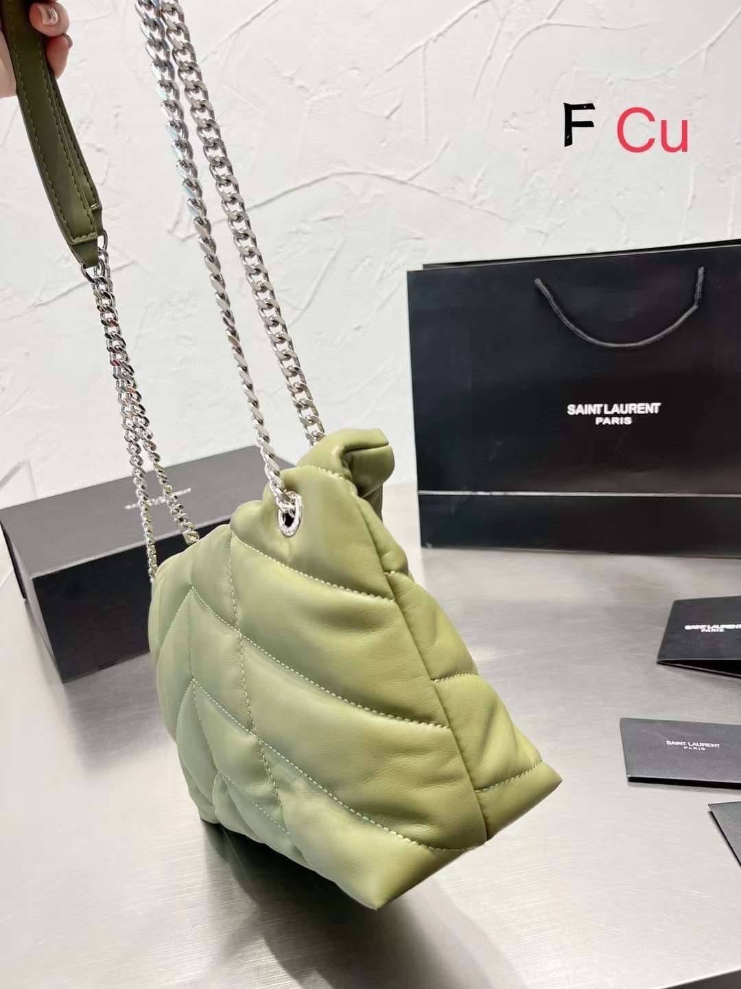 YSL PUFFER SMALL CHAIN BAG IN QUILTED มามุงค่าา ใครเล็งใบนี้มาแล้วน้า งานหนังสวยสมการรอคอย มาแบบครบเซ็ทพร้อมถุงผ้าและกล่อง นอกจากจะซื้อมาใช้เองแล้ว ก็เหมาะซื้อเป็นของขวัญให้คนรู้จักเช่นกันนะคะ