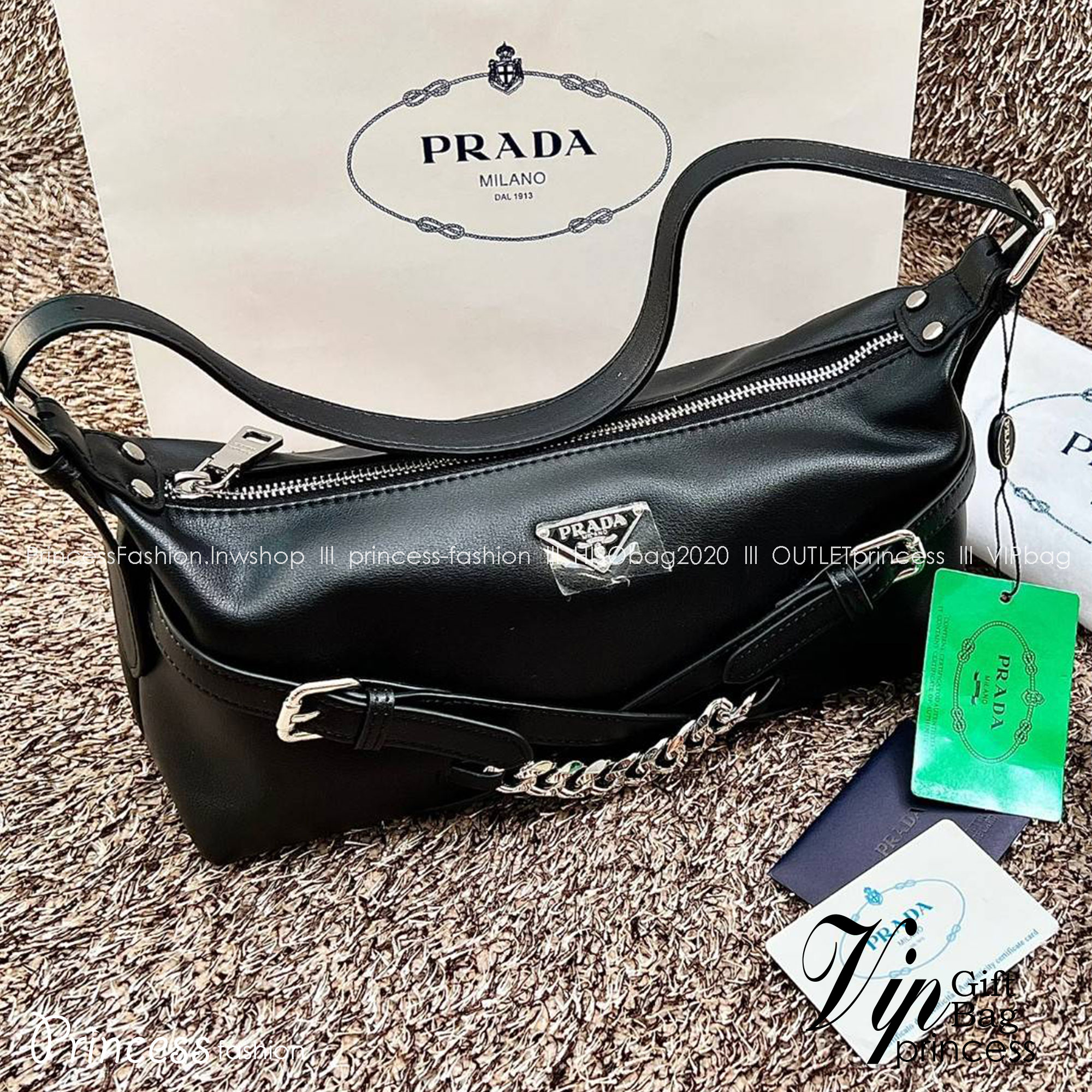 PRADA LEATHER SHOULDER BAG ใบเดียวเอาอยู่ตลอดวันเลยค่ะ! รุ่นนี้ใช้หนังอย่างดี หนังนิ่มซอฟมากๆ หลงรักแน่นอน!!