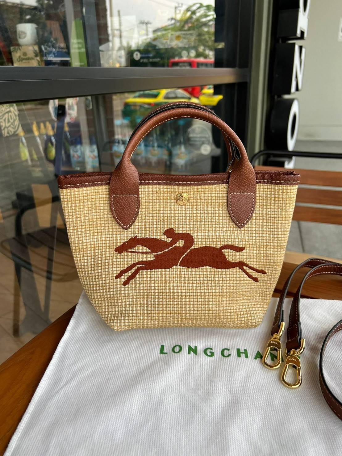 Longchamp Le Pliage Paris-St Tropez Handtasche มาแร้ววววใหม่ล่าสุดนุ้งมินิ ตัลร๊ากกก วัสดุสาน ด้านหน้าปักโลโก้ม้าอันเป็นสัญลักษณ์ของแบรนด์ ทนทานแข็งแรง ใบมินิ น้ำหนักเบา จุของได้เยอะ ใส่กระเป๋าตังค์ โทรศัพท์ iphone+ ได้ ภายในโล่ง มีสายสะพายไหล่ Crossbody 