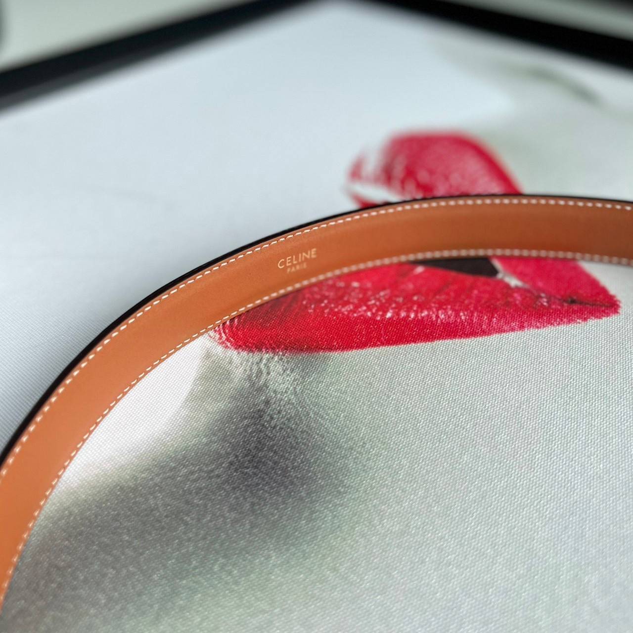 หนังแท้ CELINE BELT LOGO 18MM / Celine Triomphe Belt in Natural Calfskin เกรดใช้งานสลับของจริง ออริจินอลหนังแท้ หัวเข็มขัดโลโก้แบรนด์แบบ 3D Vintage สีทอง/สีดำ ปั้มโลโก้คมชัดคล้ายของจริง สายปรับระดับได้ในดีไซน์เรียบหรูเข้ากับทุกลุ๊คใช้ได้ทั้งชายหญิง