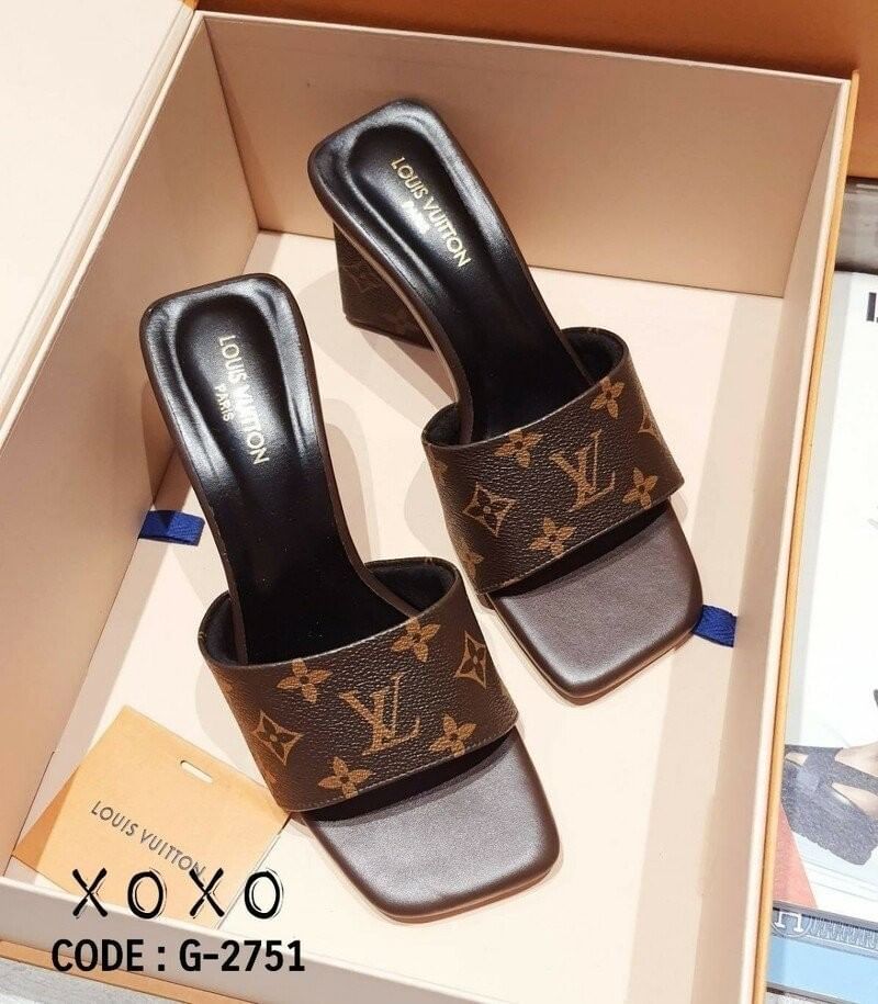 Louis Vuitton Thick Low Heel Shoes งานสวม LV สวย หรู ส้นสามเหลี่ยม เก๋ๆ สวมใส่ง่ายใช้งานไม่เมื่อย แมทส์ชุเง่าย น้ำหนักเบา