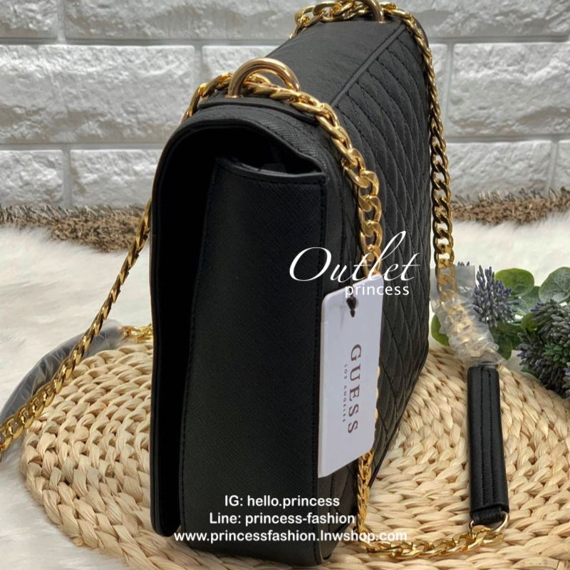 GUESS BALDWINPARK SHOULDER BAG กระเป๋าสะพายข้าง crossbody ดีไซน์สวยหรู ขนาดกำลังดี pu. ลายตาราง หนังนิ่ม เบา ด้านหน้ามี logo brand เปิดปิดกระเป๋าแบบกระดุมแม่เหล็ก ภายในกว้าง ใส่ wallet ยาว มือถือทุกรุ่น และของใช้ได้เยอะ มีช่องซิป พร้อมสายสะพายแบบโซ่อะไหล่