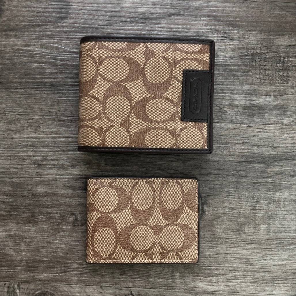 COACH Heritage Signature Compact ID Wallet กระเป๋าสตางค์ใบสั้น มาพร้อมกระเป๋าใส่บัตรใบเล็กอีก 1 ใบ จะมอบเป็นของขวัญหรือใช้เองก็แนะนำค่ะ
