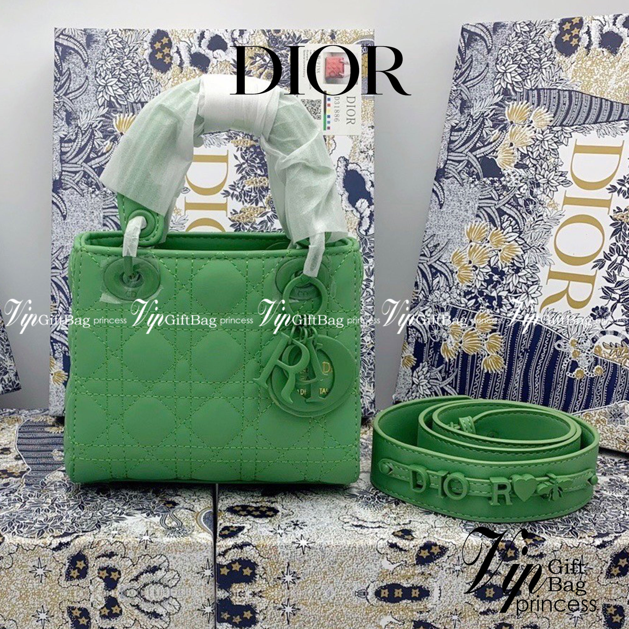 DIOR CD LADY BAG / Christian Dior Lady Dior Ultra-Matte Bag พร้อมส่ง 6 โทนสีพาสเทลหวานๆ น่ารักละมุน ตัวห้อยโลโก้โทนสีเดียวกับกระเป๋า น่ารักมากค่ะ ดีไซน์เรียบง่าย แต่แฝงไปด้วยความหรูหรา วัสดุหนังแท้ ทรงกล่องคลาสสิค มีหูจับในตัวและสายครอสบอดี้สุดเลิศ ที่มาพ