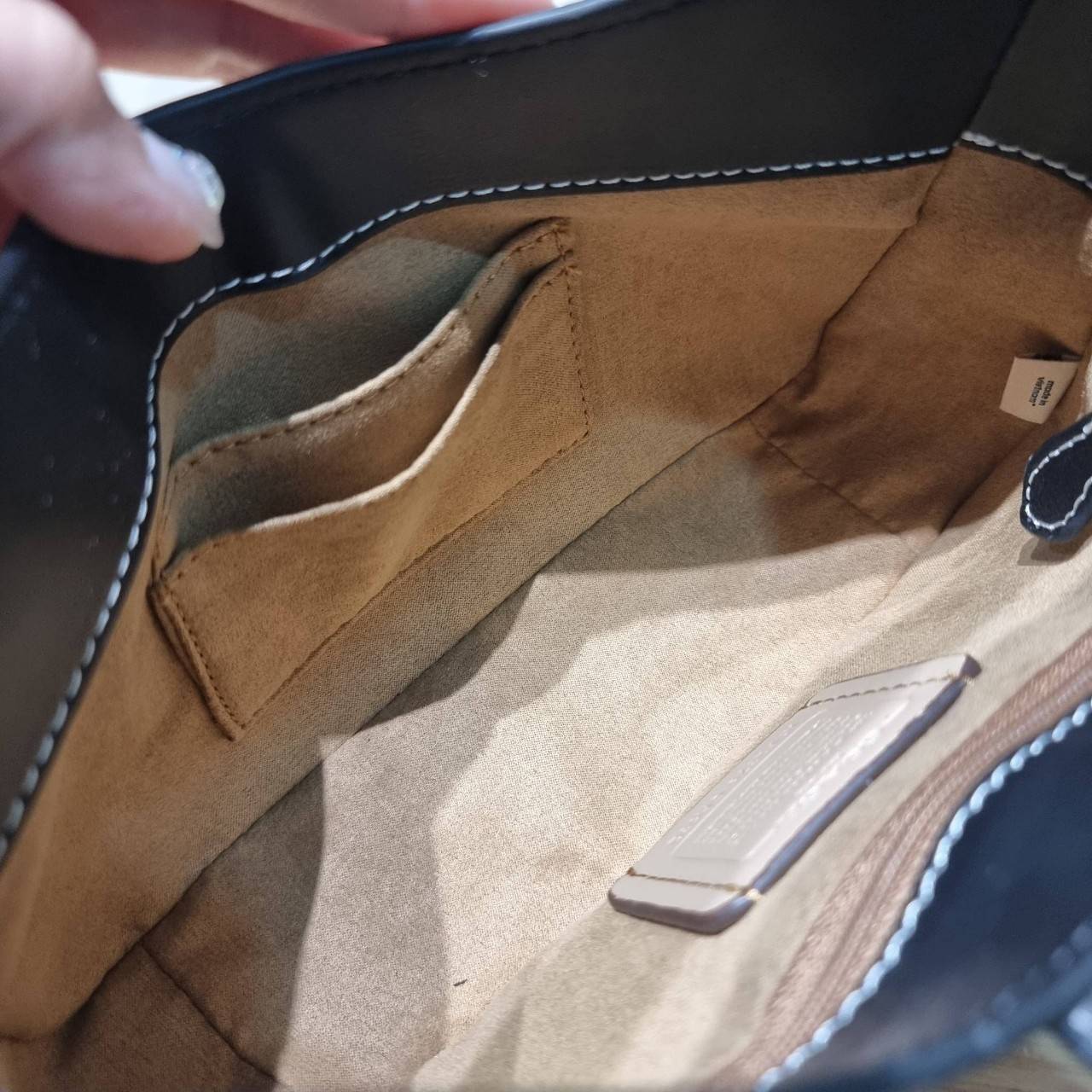 COACH ELIZA SHOULDER BAG IN SIGNATURE CANVAS CR532 / CR533 กระเป๋าสะพายไหล่ทรงโฮโบสุดหรู ดีไซน์โลโก้แบบใหม่สวยเด่น เกรดท็อปออริ เกรดดีสุด สลับแท้ 1:1 ใช้ต่างประเทศได้