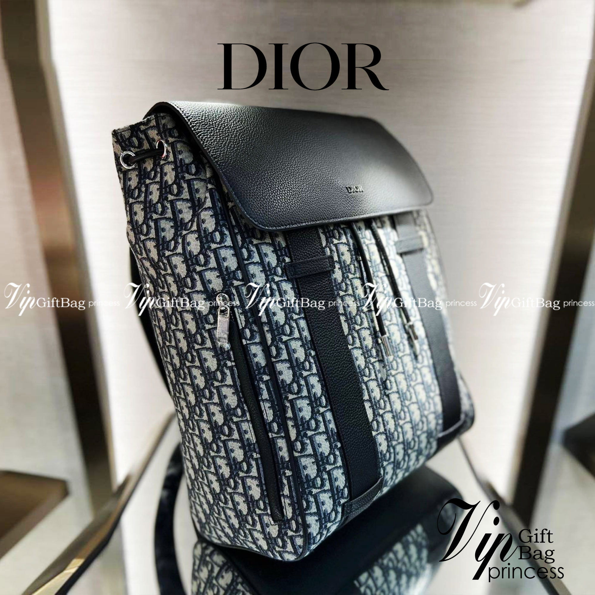 หนังแท้ CHRISTIAN DIOR MOTION BACKPACK Beige and Black Dior Oblique Jacquard and Black Grained Calfskin พร้อมส่งที่ไทย กระเป๋าเป้ใบใหญ่ จุของได้เยอะมาก ภายในโล่งกว้าง วัสดุหนังแท้และผ้าแจ็คการ์ดอย่างดีทั้งใบ เกรดเทพออริจินอลหนังแท้ทั้งใบ ภาพสินค้าถ่ายจากง