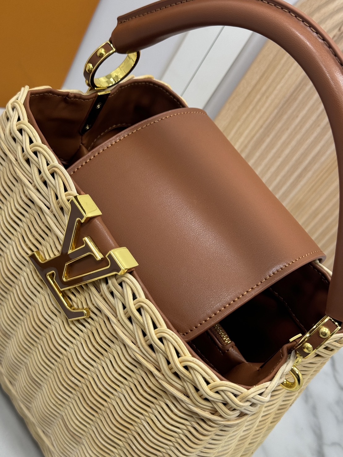 LV Wicker Capucines BB Bag / LV Capucines BB braided rattan Bag กระเป๋าถือพร้อมสายสะพายทรงบัคเก็ตสานขึ้นรูปสวยงามตามรูป เกรดออริ เทียบแท้ 1:1 ใช้งานต่างประเทศได้