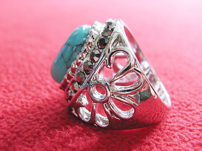 สินค้าหมดค่ะ แหวนหินเทอร์ควอยส์สีฟ้า โรเดียมสีเงิน(มีโชค)แบบ1ค่ะ