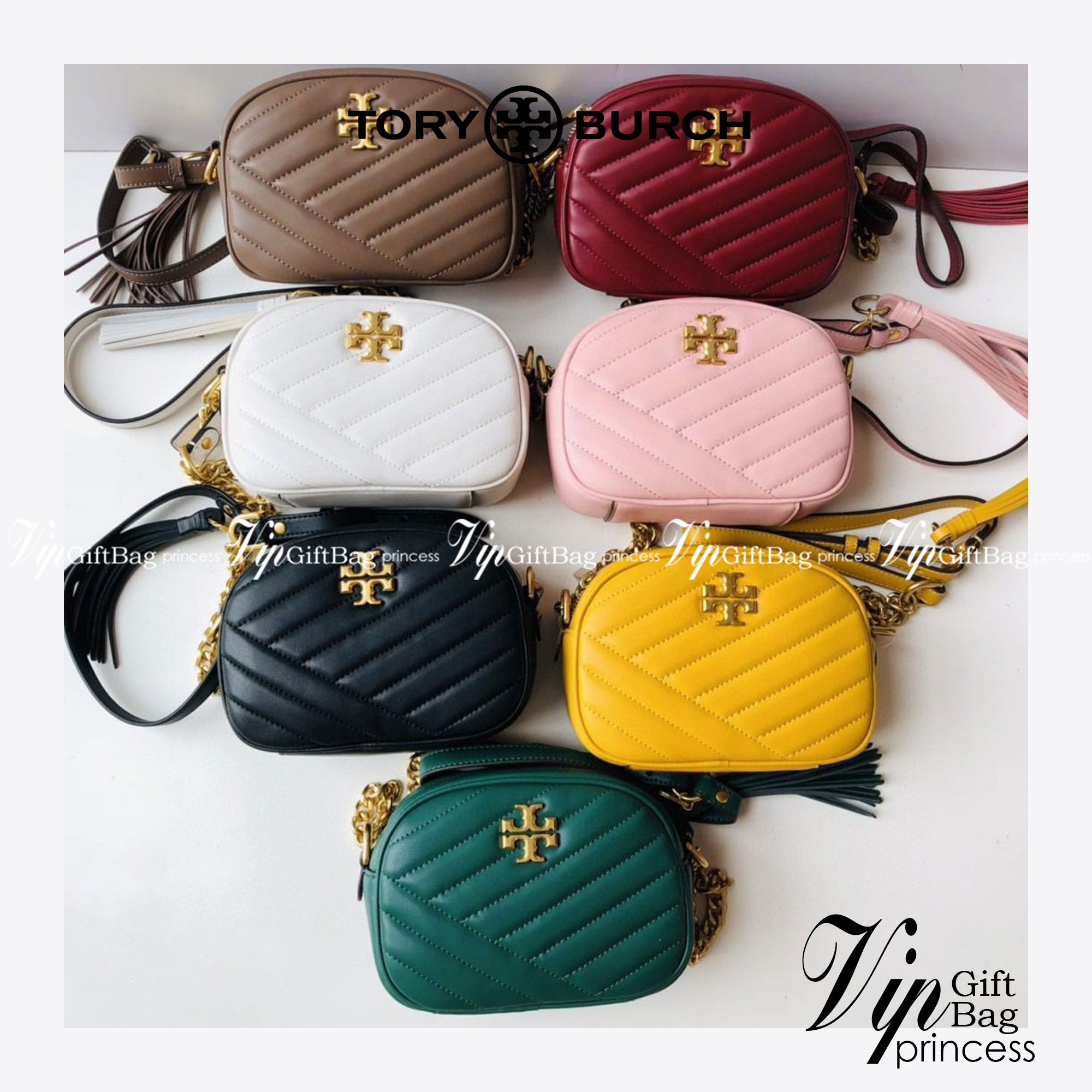 Tory Burch Kira Chevron Small Camera Bag กระเป๋าสะพายทรงกล่อง ซิปบน อะไหล่ทอง สายสะพายยาวแบบครอสบอดี้ งานสวยปั๊มทุกจุดเป๊ะทุกมุม เปิด - ปิดกระเป๋าด้วยซิป ด้านในโล่ง มีช่องซิป 1 ช่อง มาพร้อมสายสะพายยาว ปรับระดับได้ค่ะ